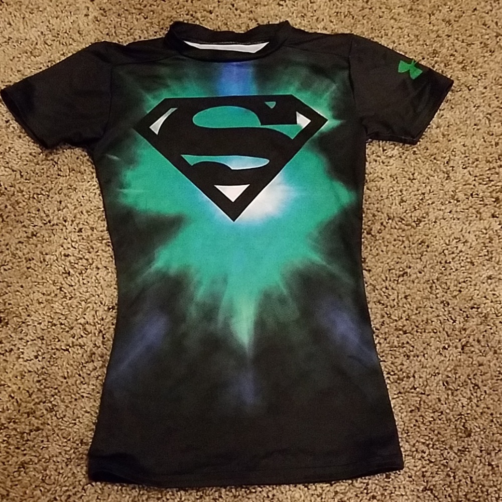 Under armour superman fitted shirt size yxs